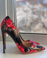 Load image into Gallery viewer, Floral Print Shoes